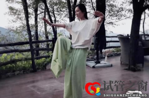 他是知名大導(dǎo)演,妻子為其3次試管取70顆卵子,今年近百歲成人生贏家(圖10)